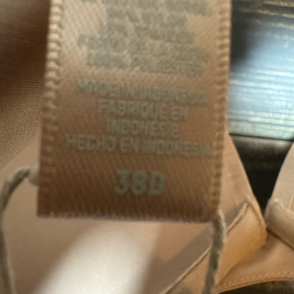 SKIMS Nude Ultimate Collection Push-Up Plunge Bra 38D - Picture 5 of 5